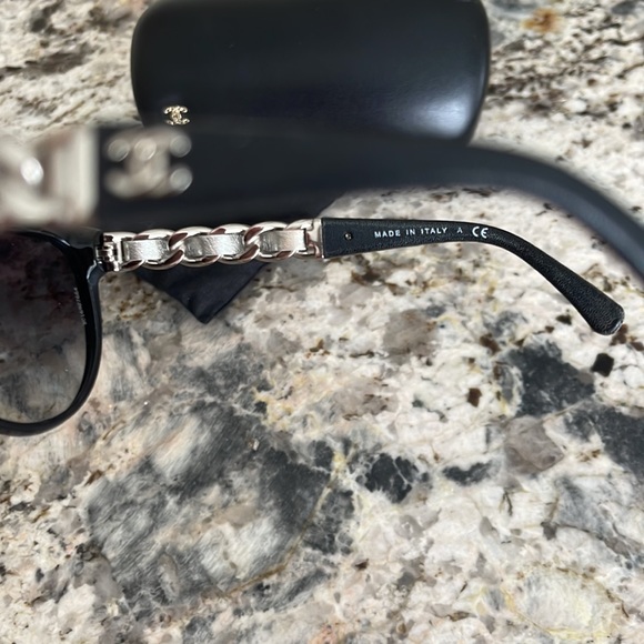 Authentic Chanel sun glasses - Picture 5 of 10